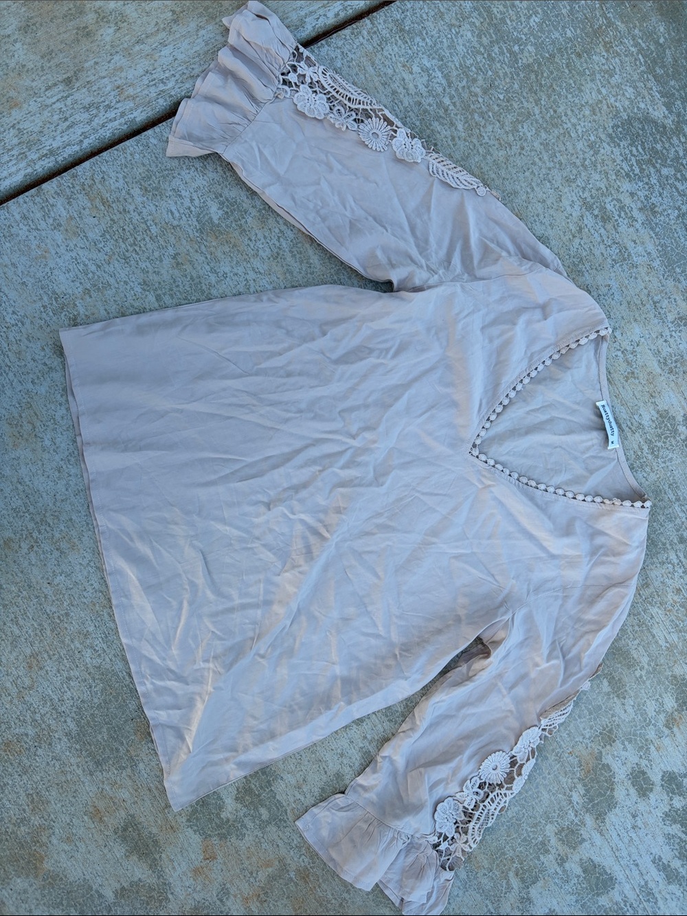 Rusttydustty accent sleeve blouse